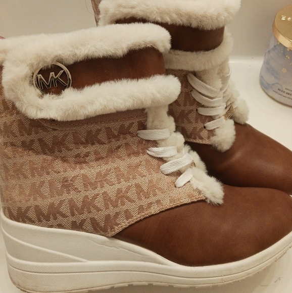 MICHAEL KORZ BOOTS - Picture 3 of 10